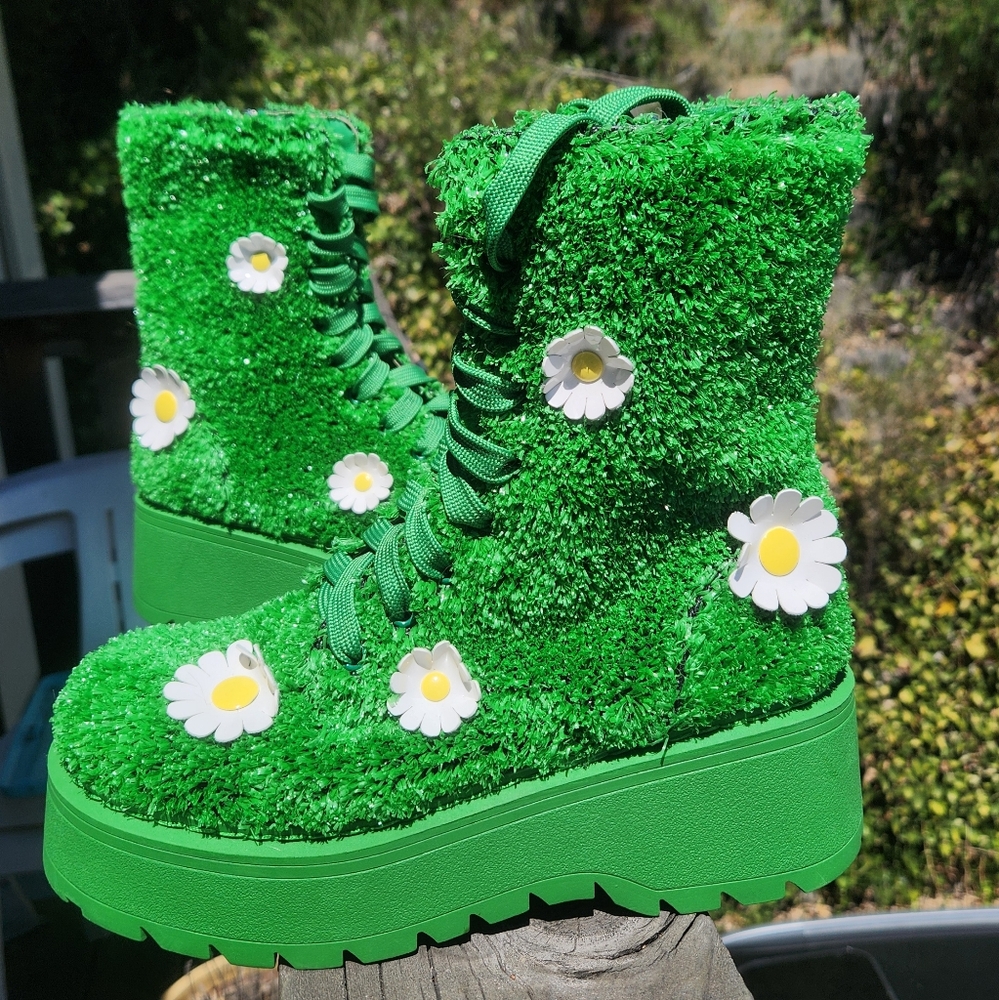 *SOLD* Delia's Dolls Kill Astro-Turf Patform Boots